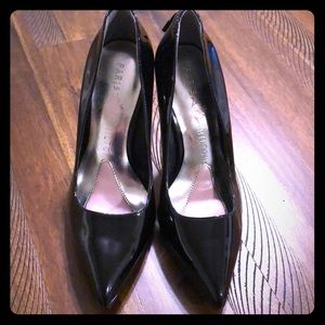 Paris Hilton black patent pointed toe pumps